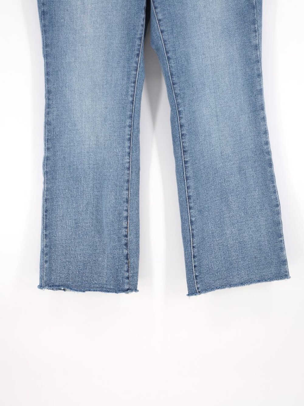 JUDY BLUE Midrise Raw Hem Bootcut Jeans Size 14W - Picture 6 of 10